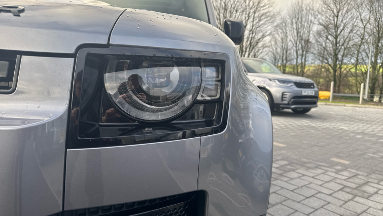 Land Rover Defender 3.0 D250 X-Dynamic SE 110 5dr Auto Diesel Estate